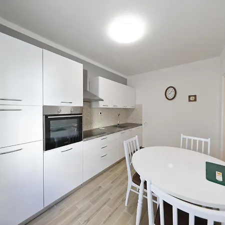 Apartman Ski شقة
